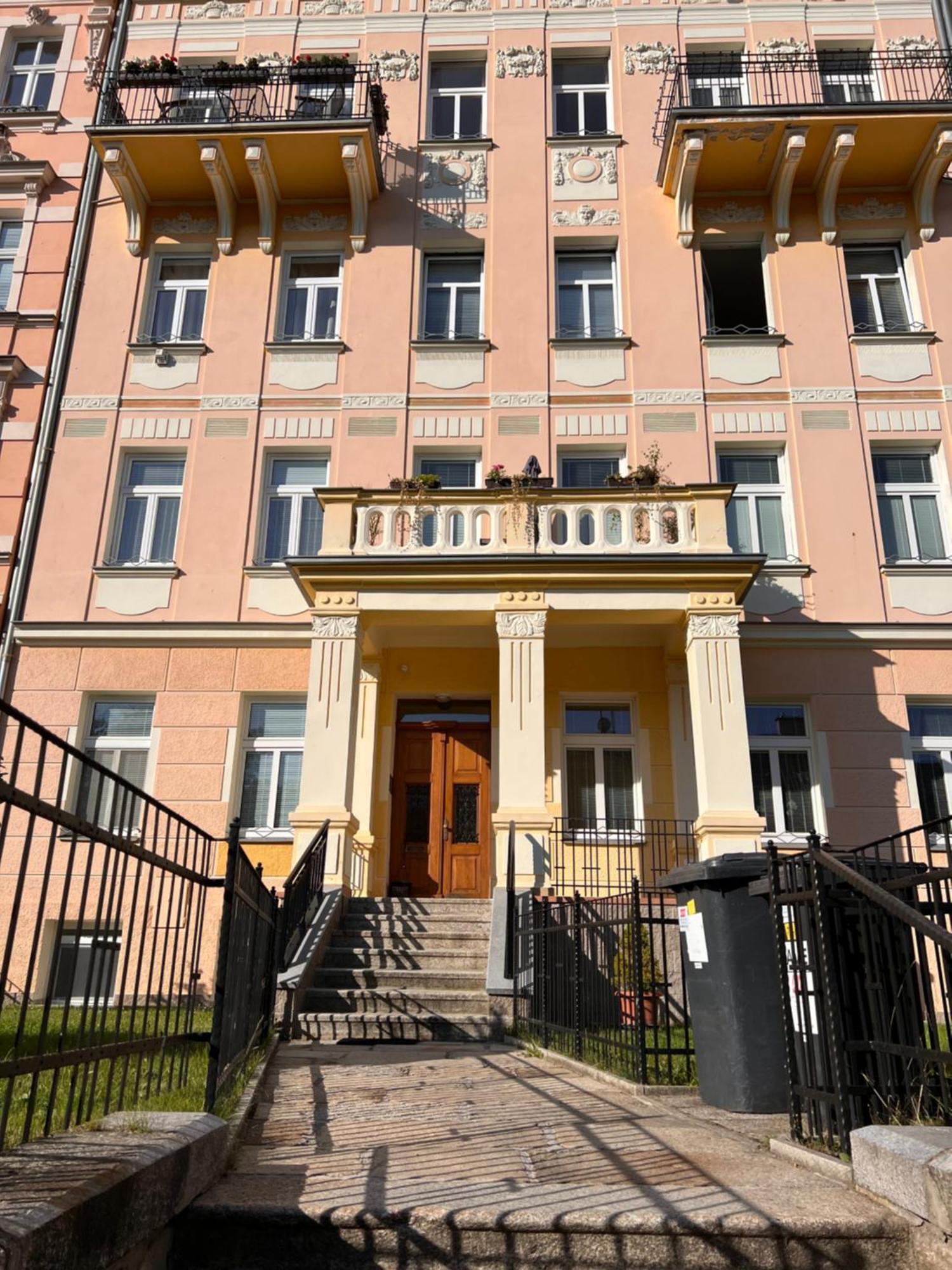 Jurincom Apartments Na Vyhlidce Карловы Вары Экстерьер фото